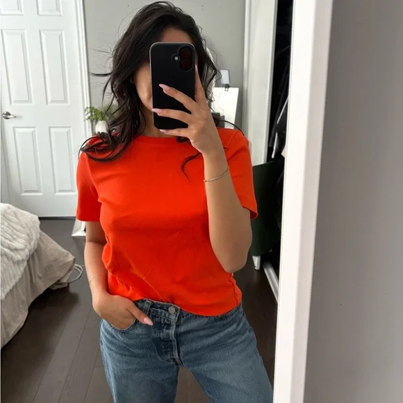 NWT Aritzia Babaton Function Tee (Hot Cheeky Red Rouge) - Picture 1 of 3